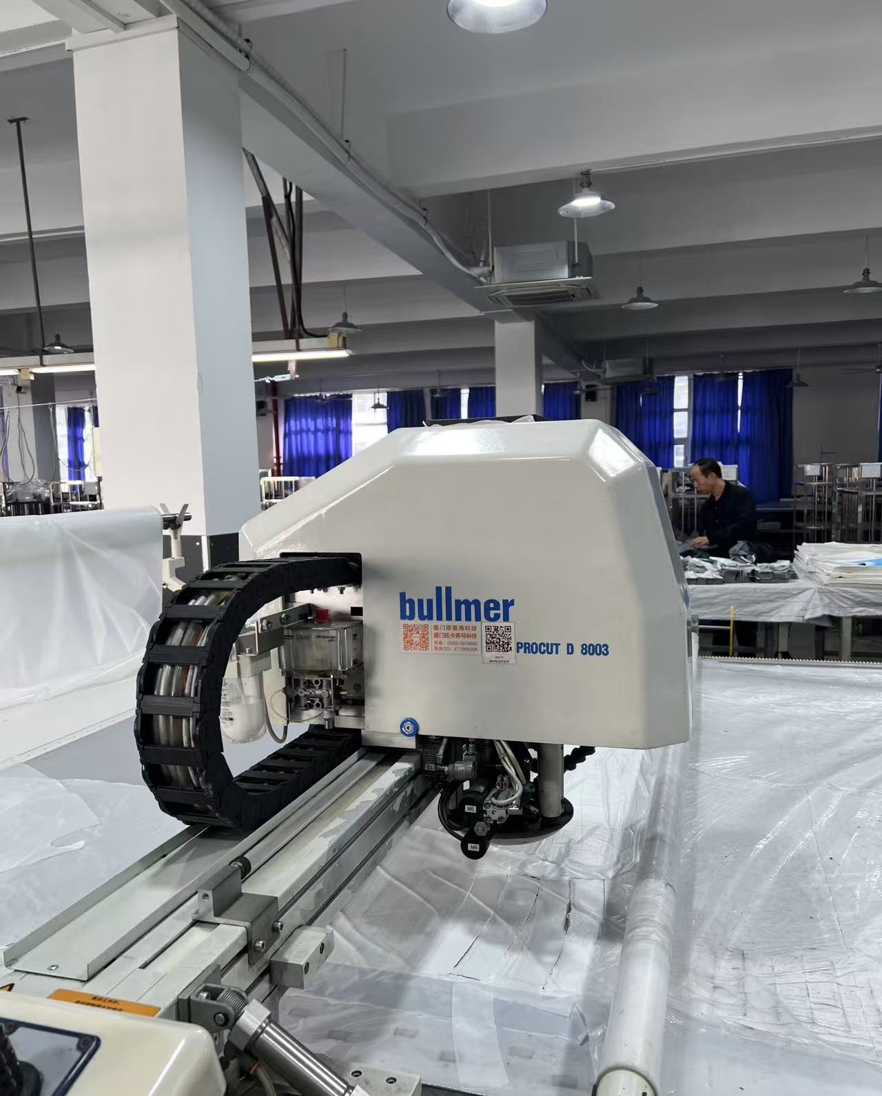 Automated cutting machine - Youyi Knitwear factory